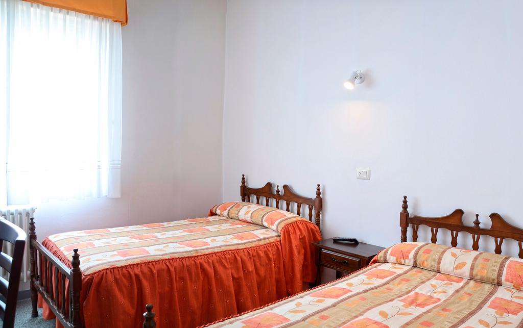 Hostal La Viuda Hotel Pobra De Trives Стая снимка