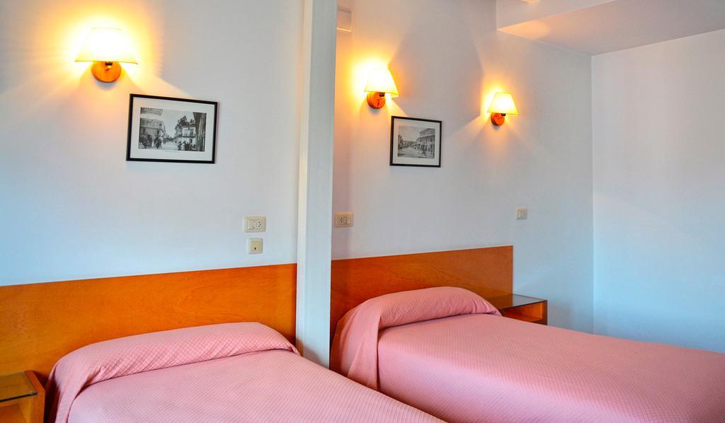 Hostal La Viuda Hotel Pobra De Trives Стая снимка