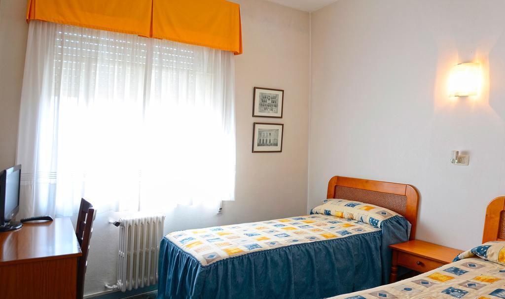 Hostal La Viuda Hotel Pobra De Trives Стая снимка